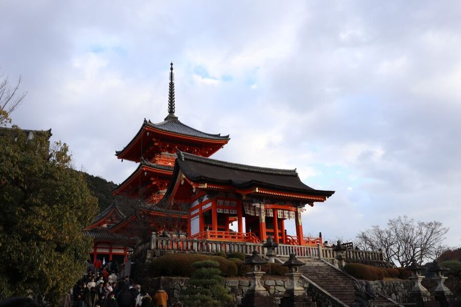 Kyoto: Fushimi Inari-taisha y Kiyomizu-dera (Spanish Guide) - Fushimi Inari-taisha: The Torii Path Is the Whole Show