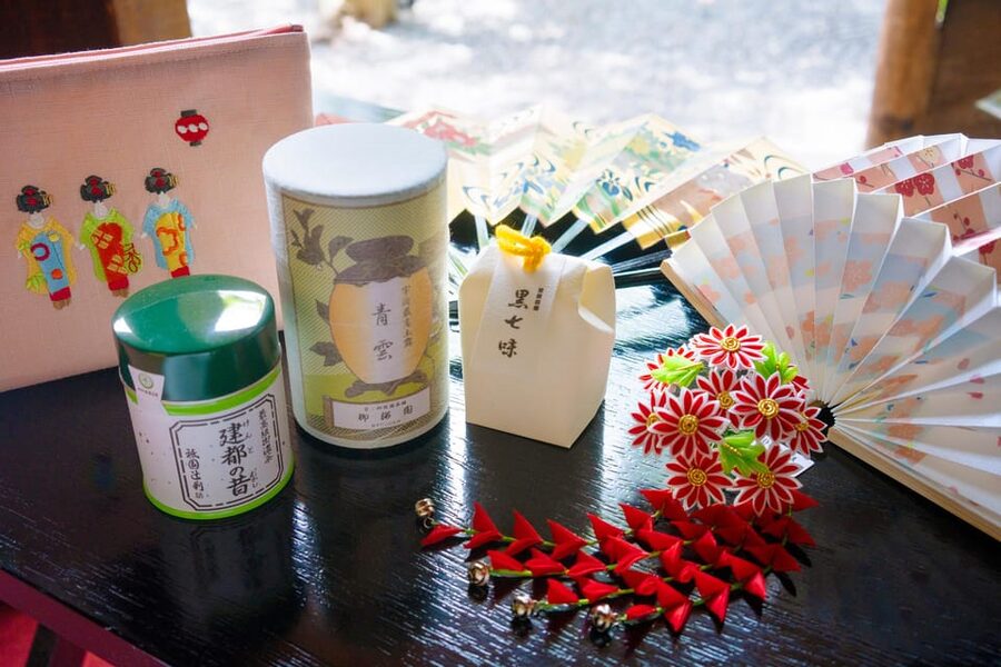 Kyoto : Geiko Maiko Dance of Kyoto & Visits of Gion Museum - Chisen water garden, Art Cafe, and museum shop after the show
