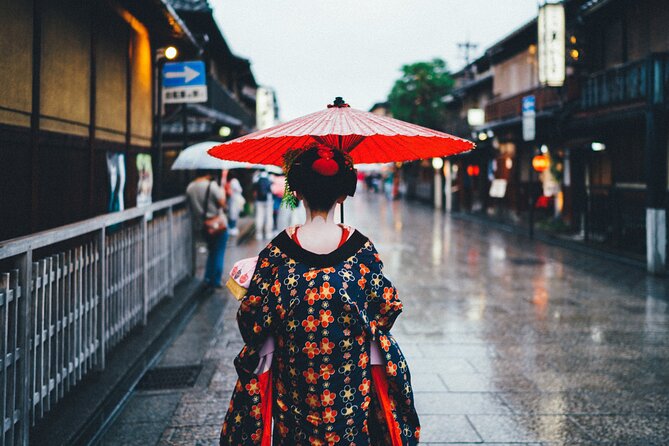 Kyoto Geisha District Walking Tour in Gion - Tatsumi Bridge: where the district looks like a movie scene