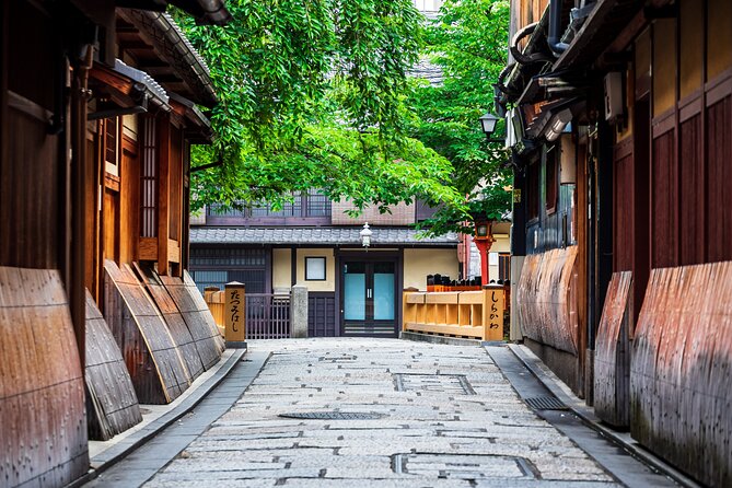 Kyoto Geisha District Walking Tour in Gion - Gion Shirakawa (Shirakawa Canal): water views and preserved machiya streets