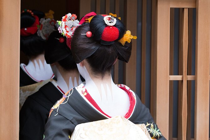 Kyoto Geisha District Walking Tour in Gion - Back into Gion: the second pass that helps you notice details