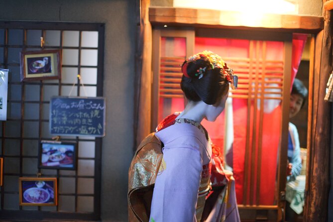 Kyoto Geisha Show Cultural Hour with an apprentice geisha, Maiko - Why this maiko show beats chasing street sightings in Kyoto