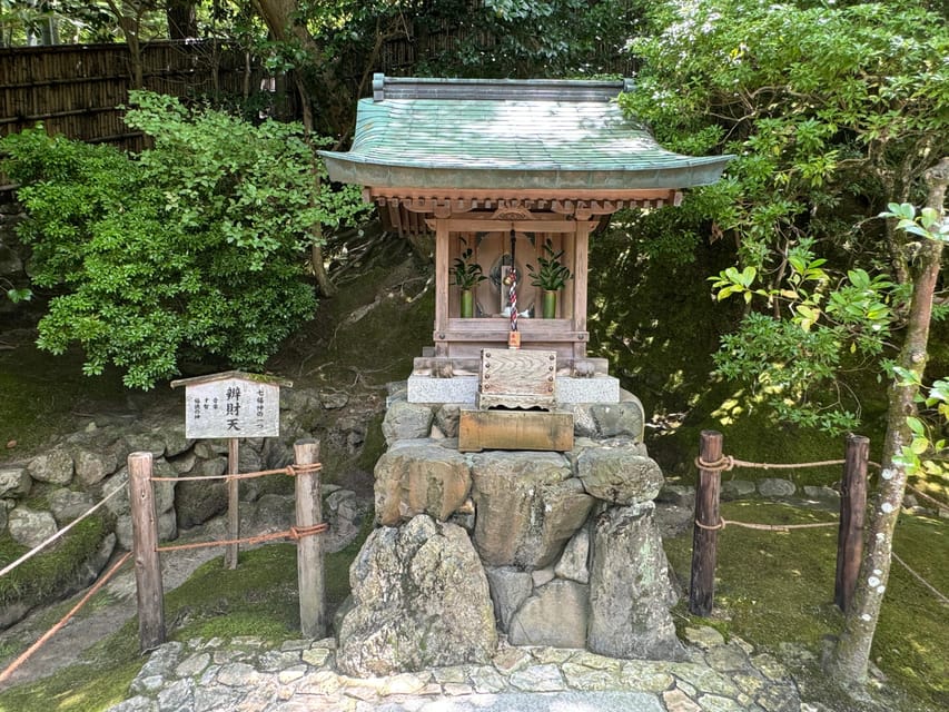 Kyoto: Ginkakuji, Silver Pavilion Guided Tour in 1 Hour - The sand garden and meticulous grounds, the quiet kind of impressive