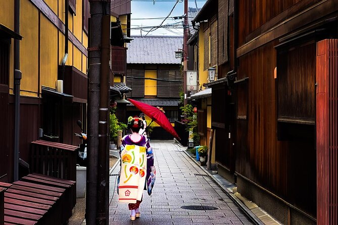 Kyoto: Gion and Geisha District Walking Tour - A Gion walk that actually teaches you what you’re seeing