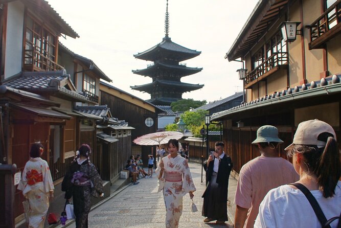 Kyoto: Gion and Geisha District Walking Tour - Yasaka Shrine and Maruyama Park: Kyoto’s sacred opening act