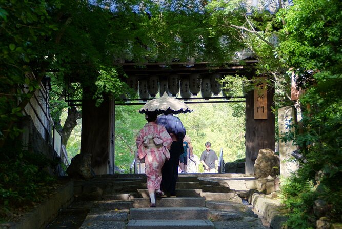Kyoto: Gion and Geisha District Walking Tour - Yasui-Konpiragu: the Power Stone archway and playful tradition
