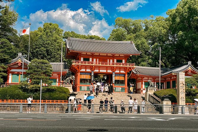 Kyoto: Gion and Geisha District Walking Tour - Getting started at Gion Hotel Starbucks, then settling into the district