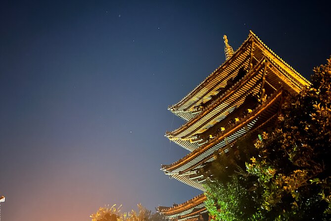 Kyoto Gion Calm Night Walking Tour with a Local Guide - Hokan-ji and Ryozen Kannon: shorter stops that keep momentum
