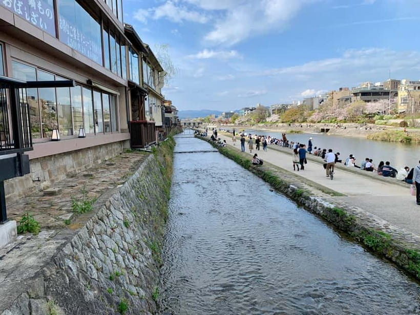 Kyoto: Gion District Walking with an Expert Local Tour Guide - Key highlights you’ll feel right away