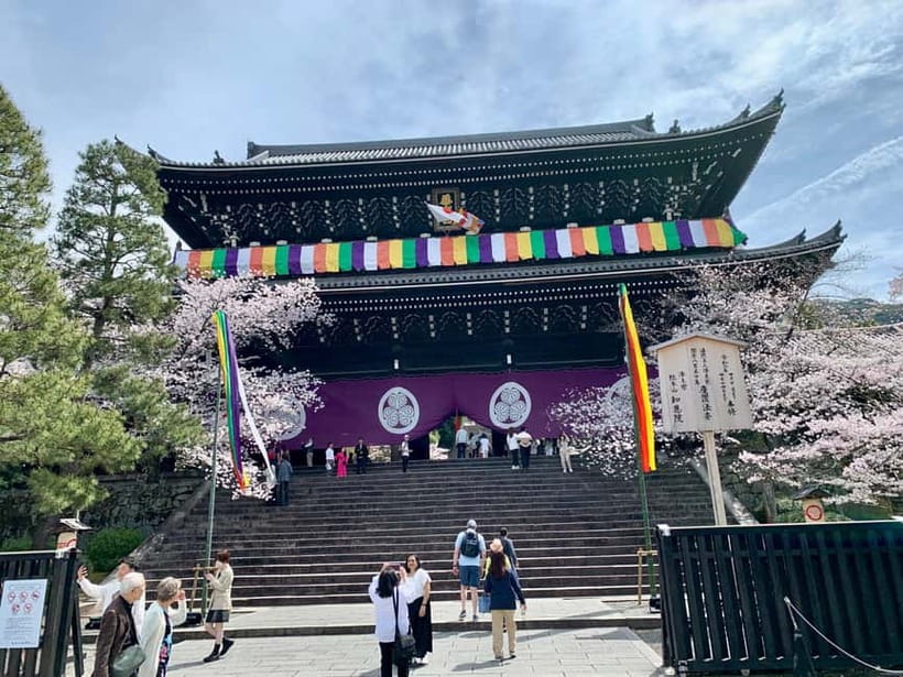 Kyoto: Gion District Walking with an Expert Local Tour Guide - Yasaka Pagoda and the last remnant feel