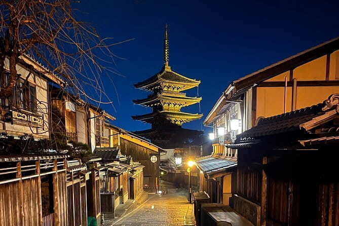Kyoto Gion Early Morning Walking Tour - Yasaka-no-To Pagoda and Yasaka Shrine: A Great Finish with Meaning