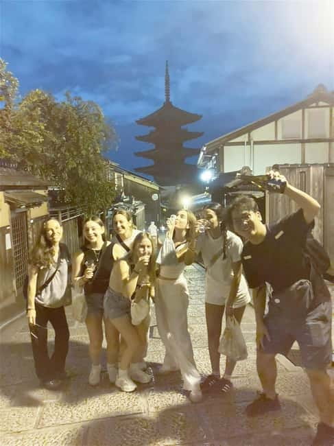 Kyoto: Gion Evening Walk with Hidden Gems, Geisha & Sake - Key things to notice on this Gion evening walk