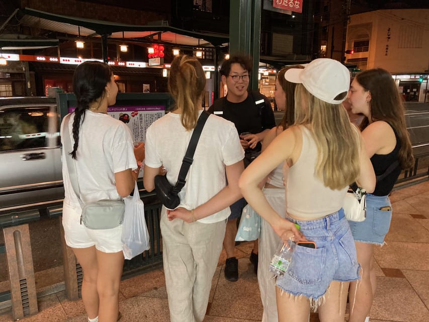 Kyoto: Gion Evening Walk with Hidden Gems, Geisha & Sake - Why Gion after dark beats the daytime rush