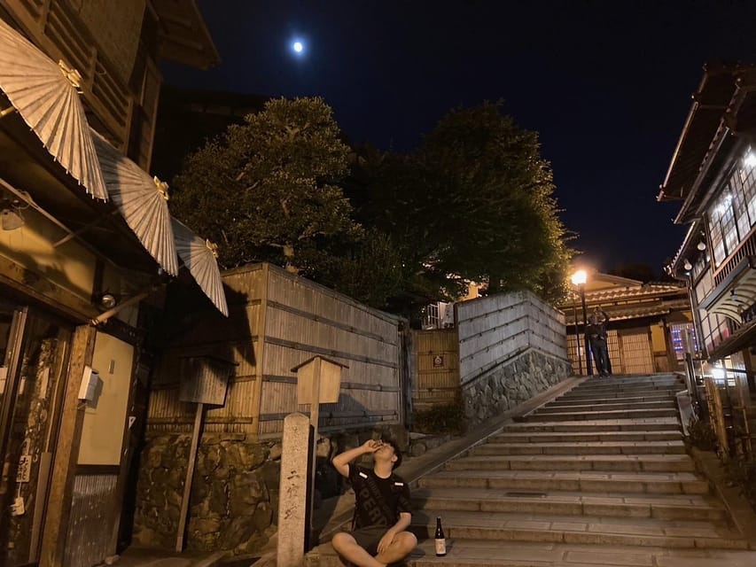 Kyoto: Gion Evening Walk with Hidden Gems, Geisha & Sake - Meeting point, walking pace, and how to behave respectfully