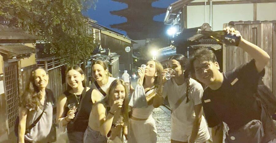 Kyoto: Gion Evening Walk with Hidden Gems, Geisha & Sake - Stop 2: Yasui Kompira-gū Shrine and the power-stone tradition