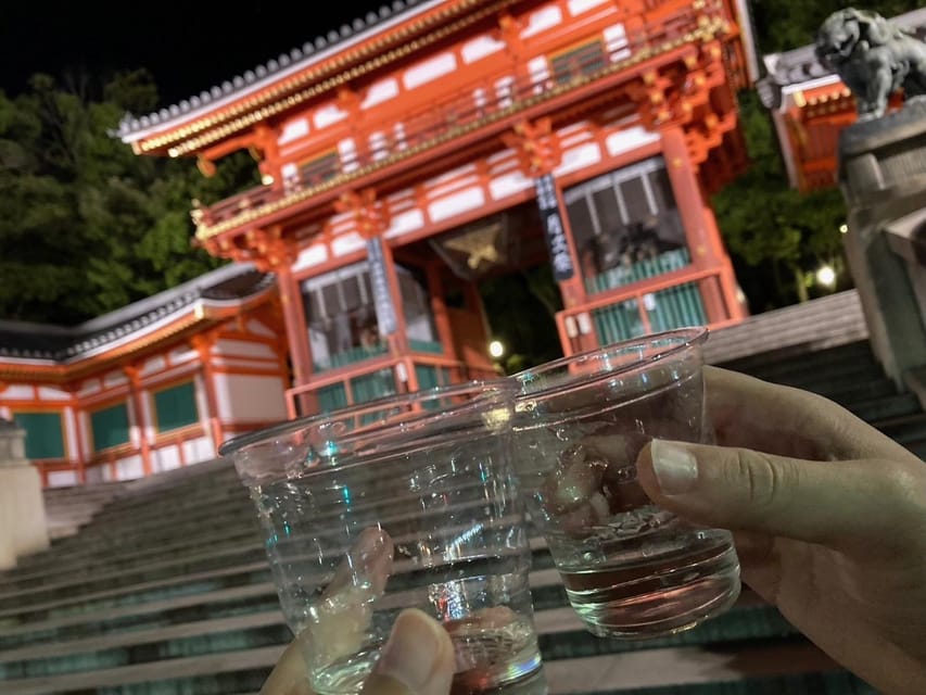 Kyoto: Gion Evening Walk with Hidden Gems, Geisha & Sake - Stop 5: Yasaka Shrine, finishing at Gion’s long-time spiritual landmark