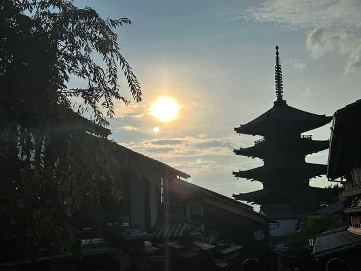 Kyoto: Gion & Geisha district evening tour - Gion Shirakawa: traditional teahouses and the geiko and maiko world