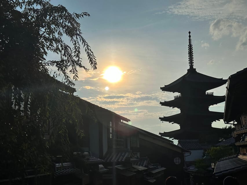 Kyoto: Gion & Geisha district evening tour - Yasaka Pagoda route, Ninenzaka, and Ishibe Alley