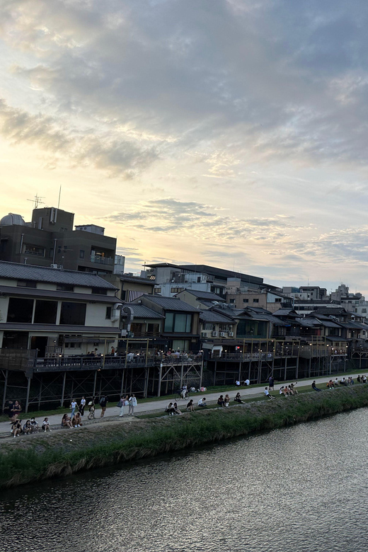 Kyoto: Gion & Geisha district evening tour - Ending at Yasaka Shrine: the cultural anchor of the evening