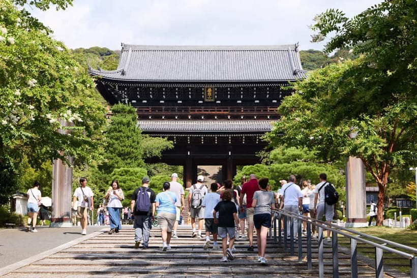 Kyoto: Gion Geisha District Walking Tour and Hidden Gems - Chion-in: a calm counterpoint in the middle of Gion