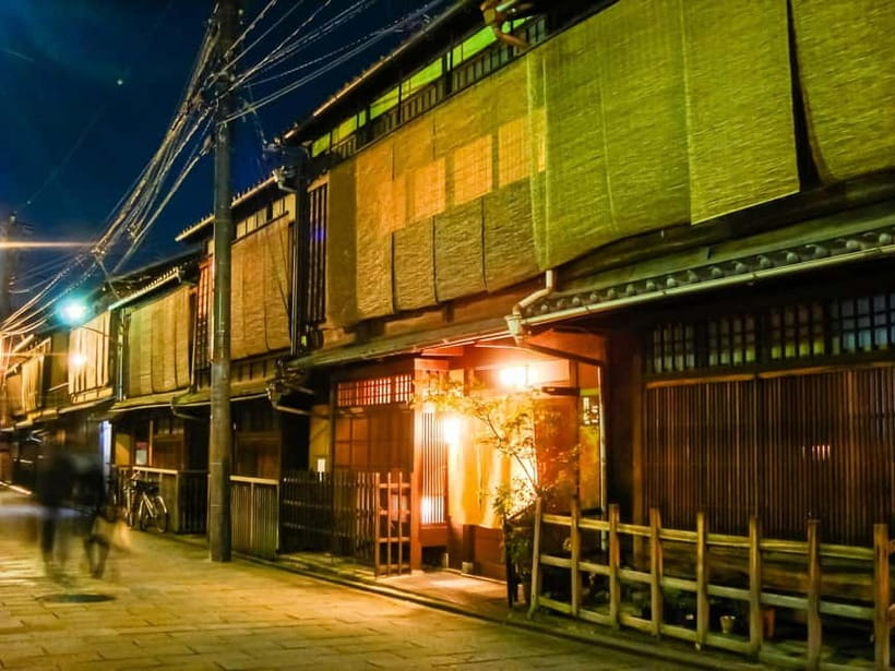 Kyoto: Gion Geisha District Walking Tour - Stories of Geisha - Hanamikoji Street Encounters: Watching for Geisha on Appointments