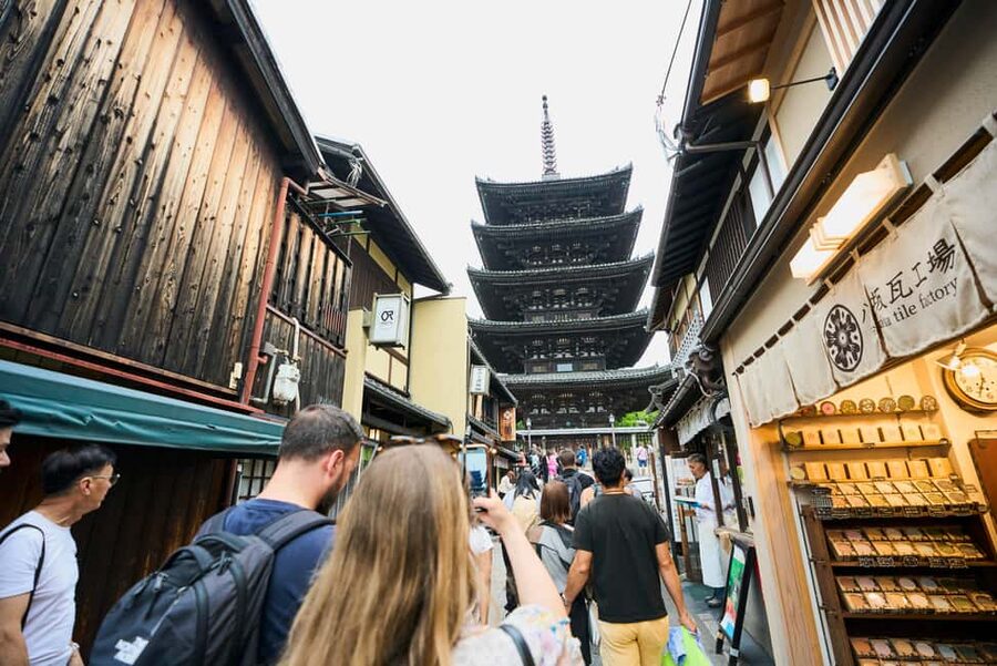 Kyoto: Gion Hidden Gems & Geisha Culture Tour - Tatsumi-jinja Shrine and the Weight of 1,000 Years