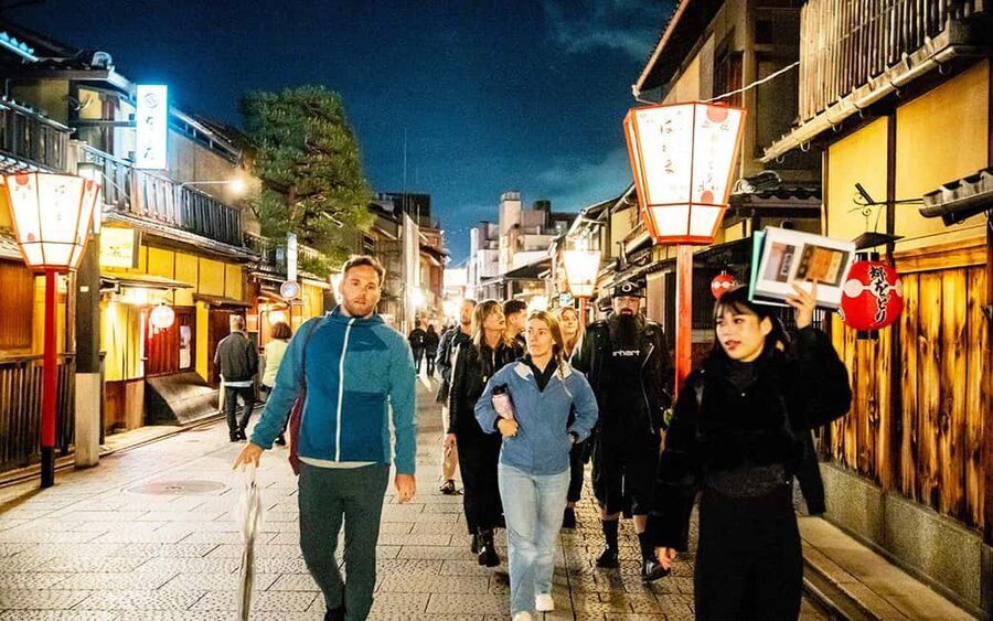 Kyoto: Gion Hidden Gems & Geisha Culture Tour - Meeting at Shijo Ohashi (Yes, a Macdonald) and Getting Ready