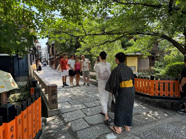 Kyoto: Gion Highlights & Hidden Treasures Guided Tour - Yasaka Shrine and Kodaiji Temple: Shinto and temple culture in one arc