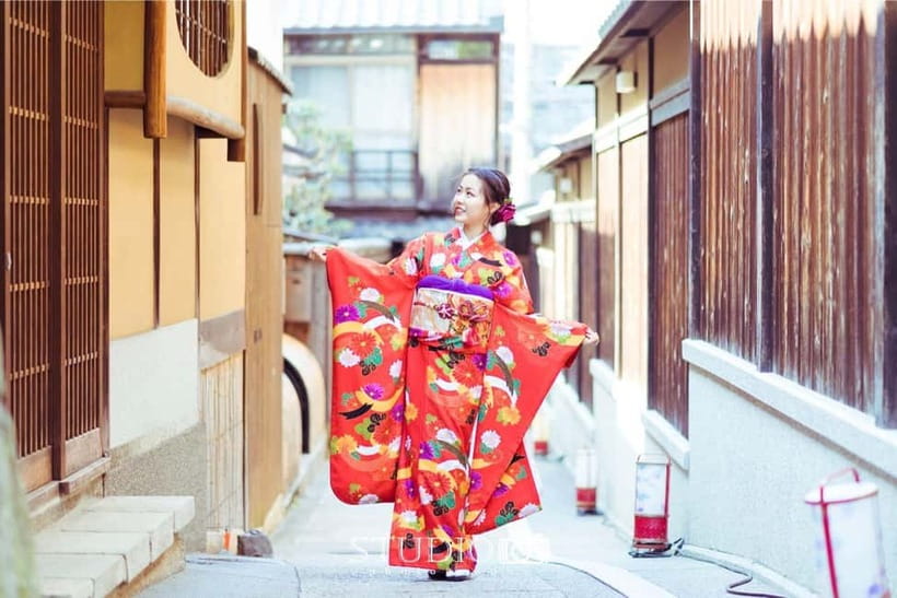 Kyoto Gion Kiyomizudera Kimono Yukata Hairstyle | Photoshoot - The Kimono Selection Moment: Choosing What You’ll Actually Wear