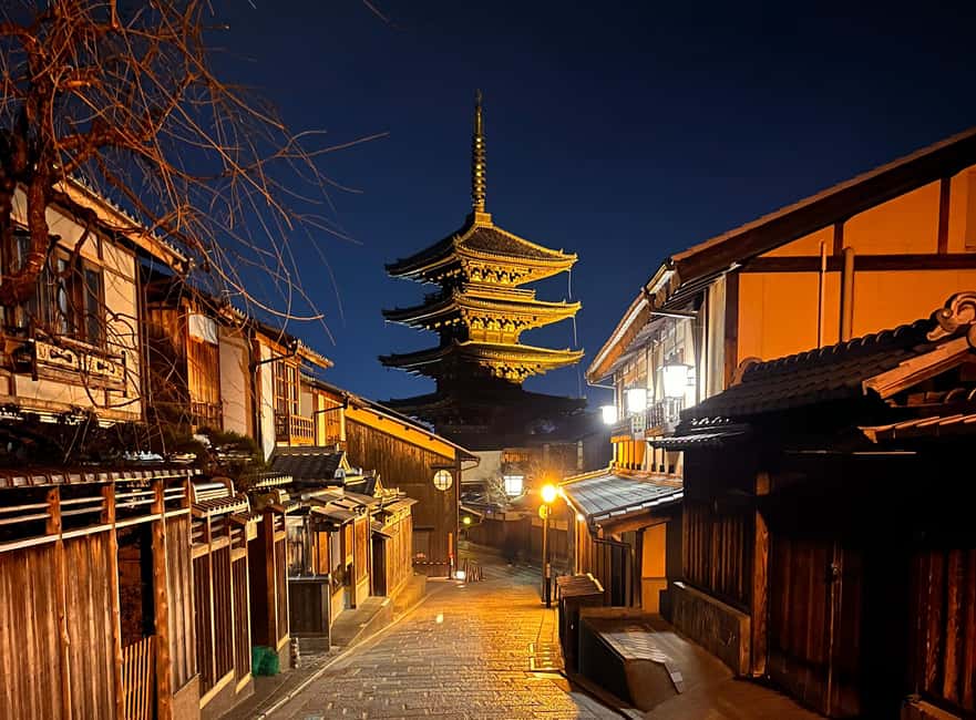 Kyoto: Gion Magical Night Walking Tour with Geisha Trivia - Gion After Dark: what changes when the sun goes down