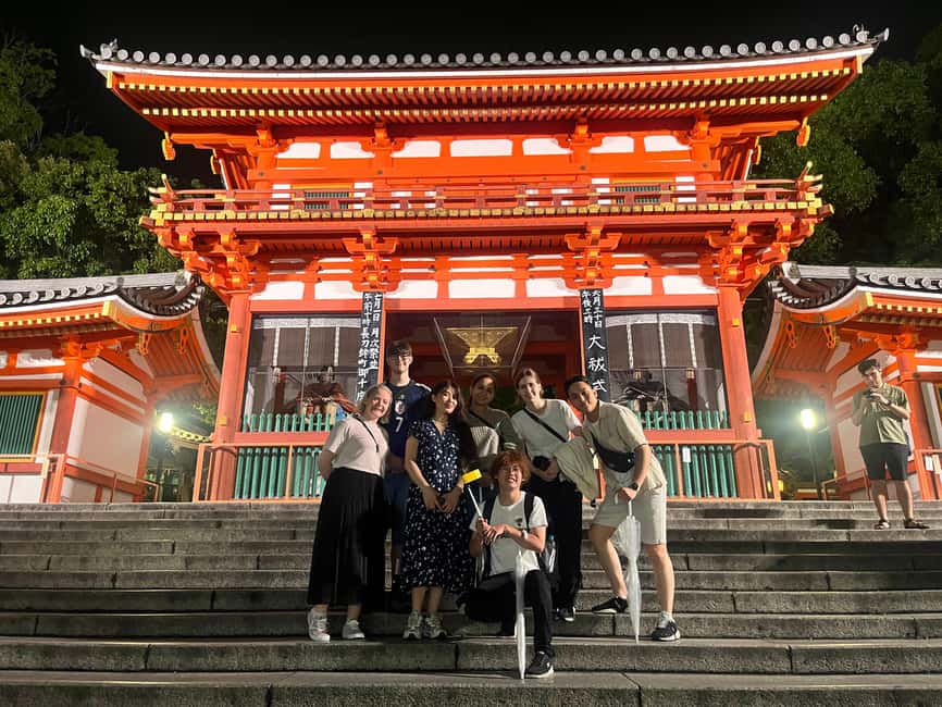 Kyoto: Gion Magical Night Walking Tour with Geisha Trivia - Photography service: how to get better night shots without holding up the group