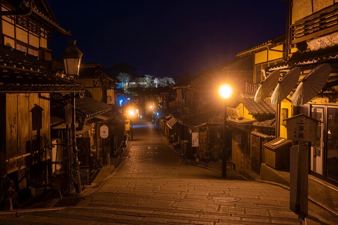 Kyoto Gion Night Tour: Discover Geisha District and Hidden Gems - Sannenzaka and Ninenzaka: The Stone Steps to Old-Style Shopping