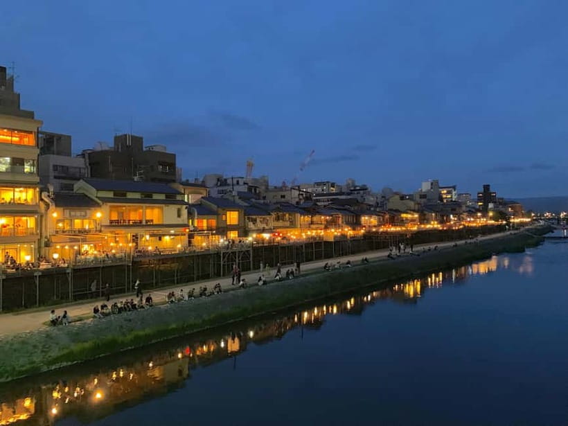 Kyoto: Gion Night Tour Stories of Geisha and Maiko - Gion at dusk: why this tour’s timing is the whole point
