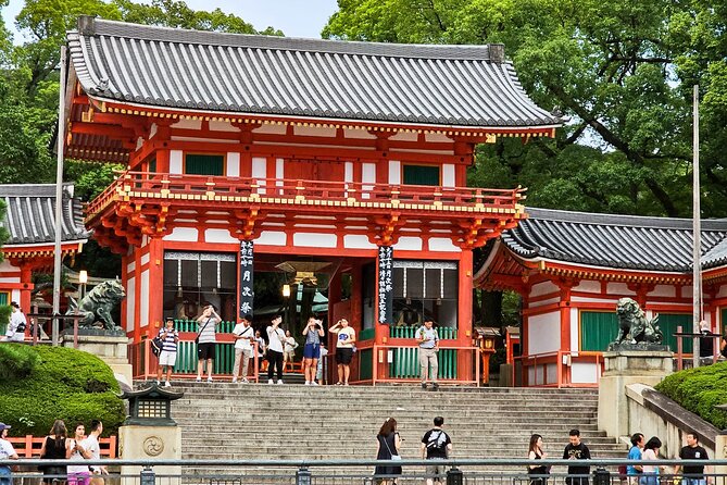 Kyoto Gion Night Walk & Geisha District Guided Tour - Stop 3: Yasaka Shrine, the customs behind the scenery
