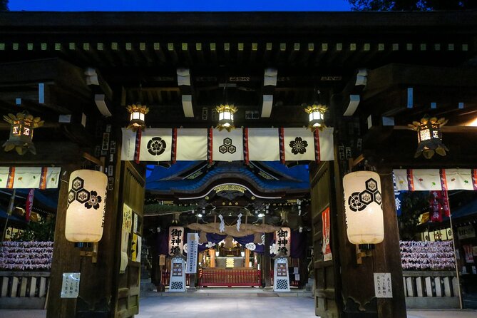Kyoto: Gion Night Walking Tour with Geisha Insight - Shijo-Kawaramachi intersection: where Kyoto turns into the present