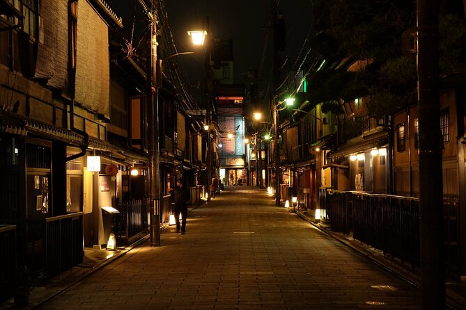 Kyoto: Gion Night Walking Tour with Geisha Insight - Meeting point at Tanaka Coffee Gion, and how to not stress