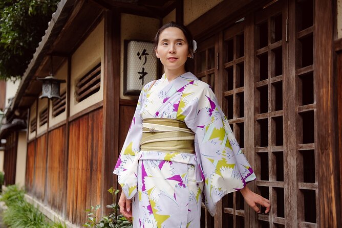 Kyoto Gion Photoshoot - Private Session | Pro Photographer - Rain or shine: how to plan when Kyoto’s weather changes fast