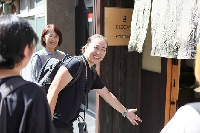 Kyoto: Gion & Pontocho Food Tour with 13 Dishes - Stop 2: Gion on Foot, Machiya Streets and Real-World Guidance