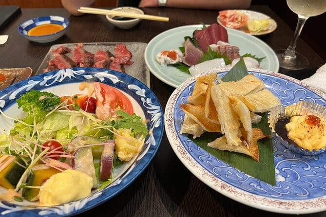 Kyoto: Gion & Pontocho Food Tour with 13 Dishes - Meeting at FamilyMart Gion, and why the start matters