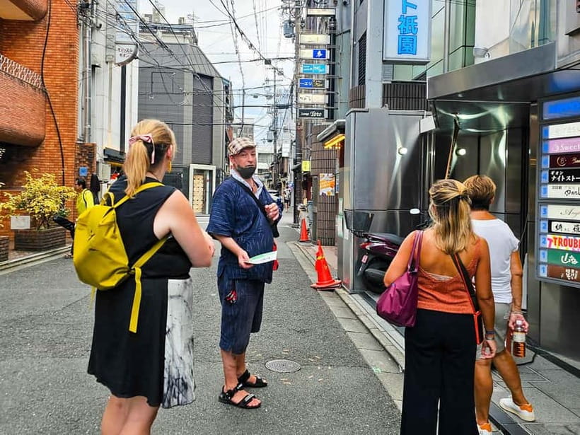 Kyoto: Gion Sunset Walking Tour with Local Guide - Maruyama Park and Yasaka Shrine: the cultural core of the evening