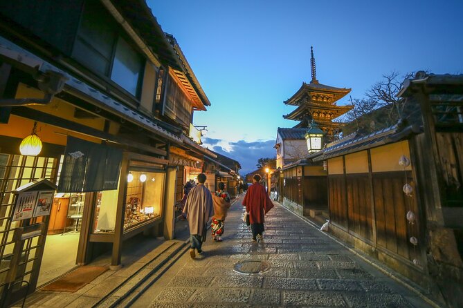 KYOTO GION Walking PRIVATE Tour and Customized Kappo Dinner - Yasaka Shrine, lanterns and Kyoto’s recognizable spiritual core