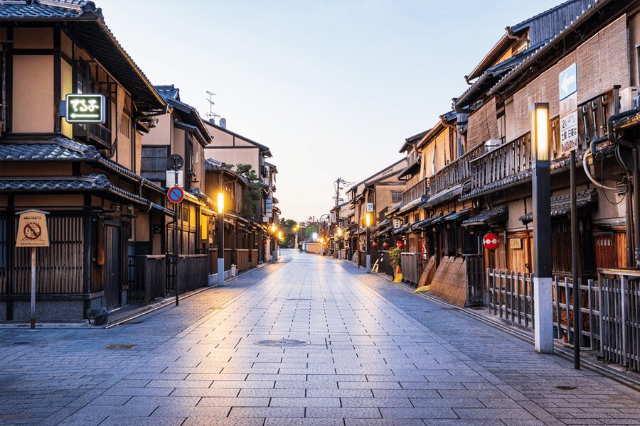 Kyoto: Gion Walking Tour - Guides who answer everything, and why that matters more than you think