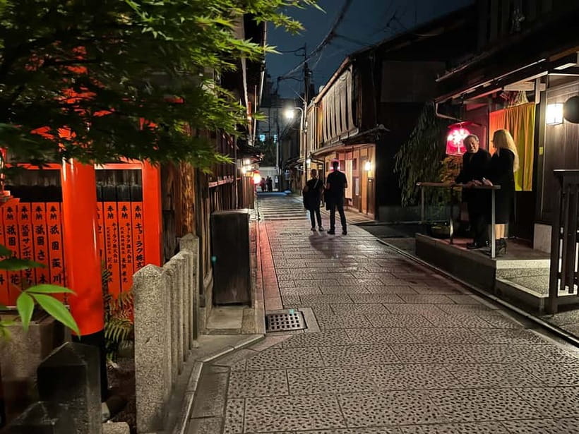 Kyoto: Gion Walking Tour - Gion in 2 Hours: what this small-group walk really covers