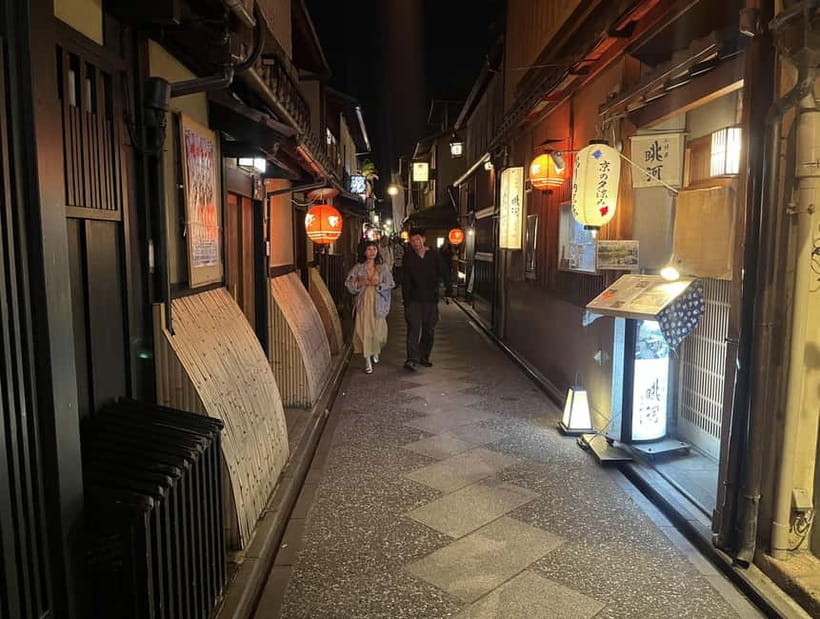 Kyoto: Gion Walking Tour - Gion-Kobu north lanes: machiya houses, hanamachi structure, and lifestyle context