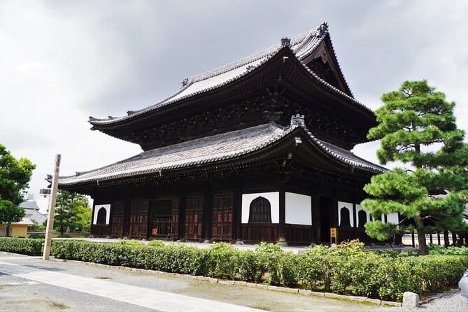 Kyoto: Gion Walking Tour for First-Time Visitors - Ninenzaka cobblestones and teahouses, the “walk like a local” lane