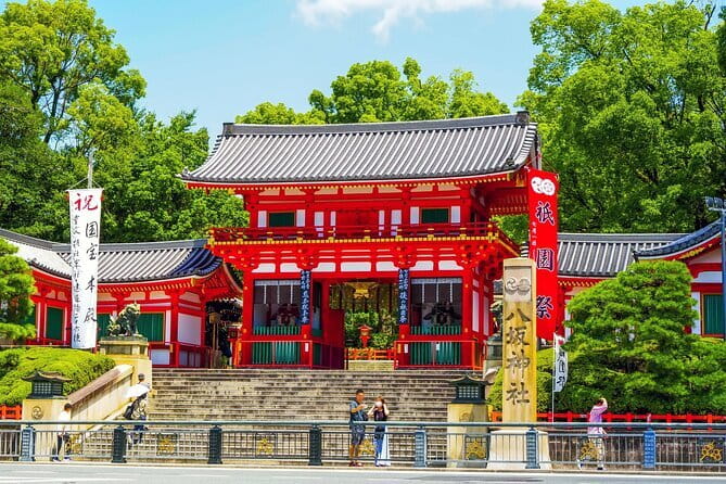 Kyoto: Gion Walking Tour for First-Time Visitors - Starting at Kyoto Tourist Lounge Gion, then letting the guide lead