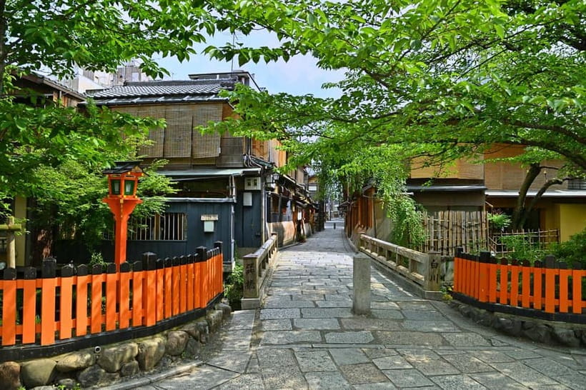 Kyoto: Gion Walking Tour - Meeting in Kyoto Shijo-Kawaramachi, then easing into Gion