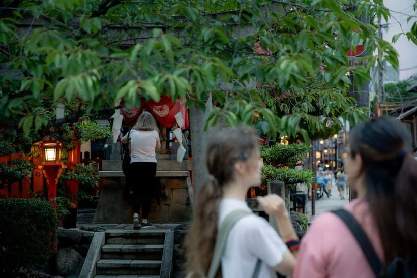 Kyoto: Gion World of the Geisha Guided Walking Tour - Shirakawa Canal and Gion Corner sightseeing time