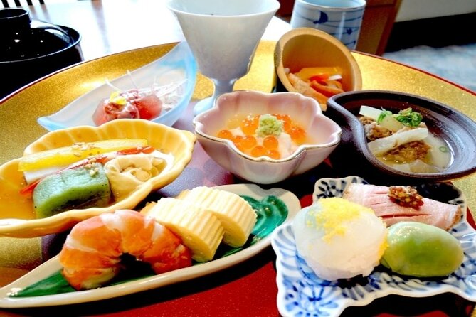 Kyoto: Guided Food Tour with 12 Dishes & 3 Drinks - Key things you’ll notice right away