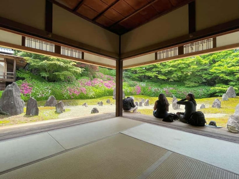 Kyoto Guided Walking Tour: Secret Zen Garden & Fushimi Inari - Fushimi Inari Yotsutsuji viewpoint: the climb with a planned break